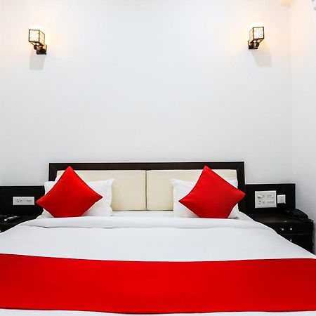 Oyo Hotel New Geetanjali Near Gautam Buddha Park Лакнау Екстериор снимка