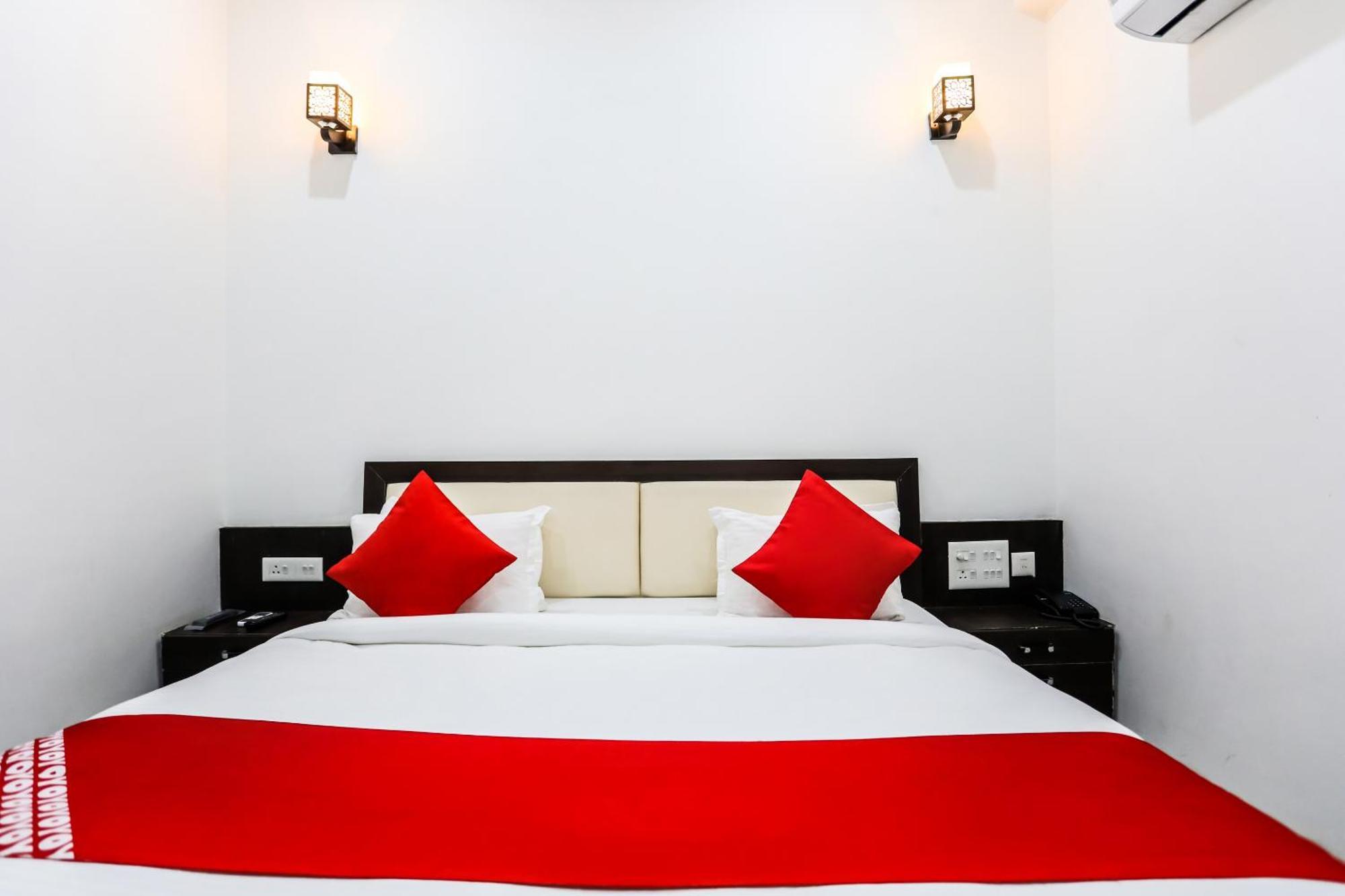 Oyo Hotel New Geetanjali Near Gautam Buddha Park Лакнау Екстериор снимка