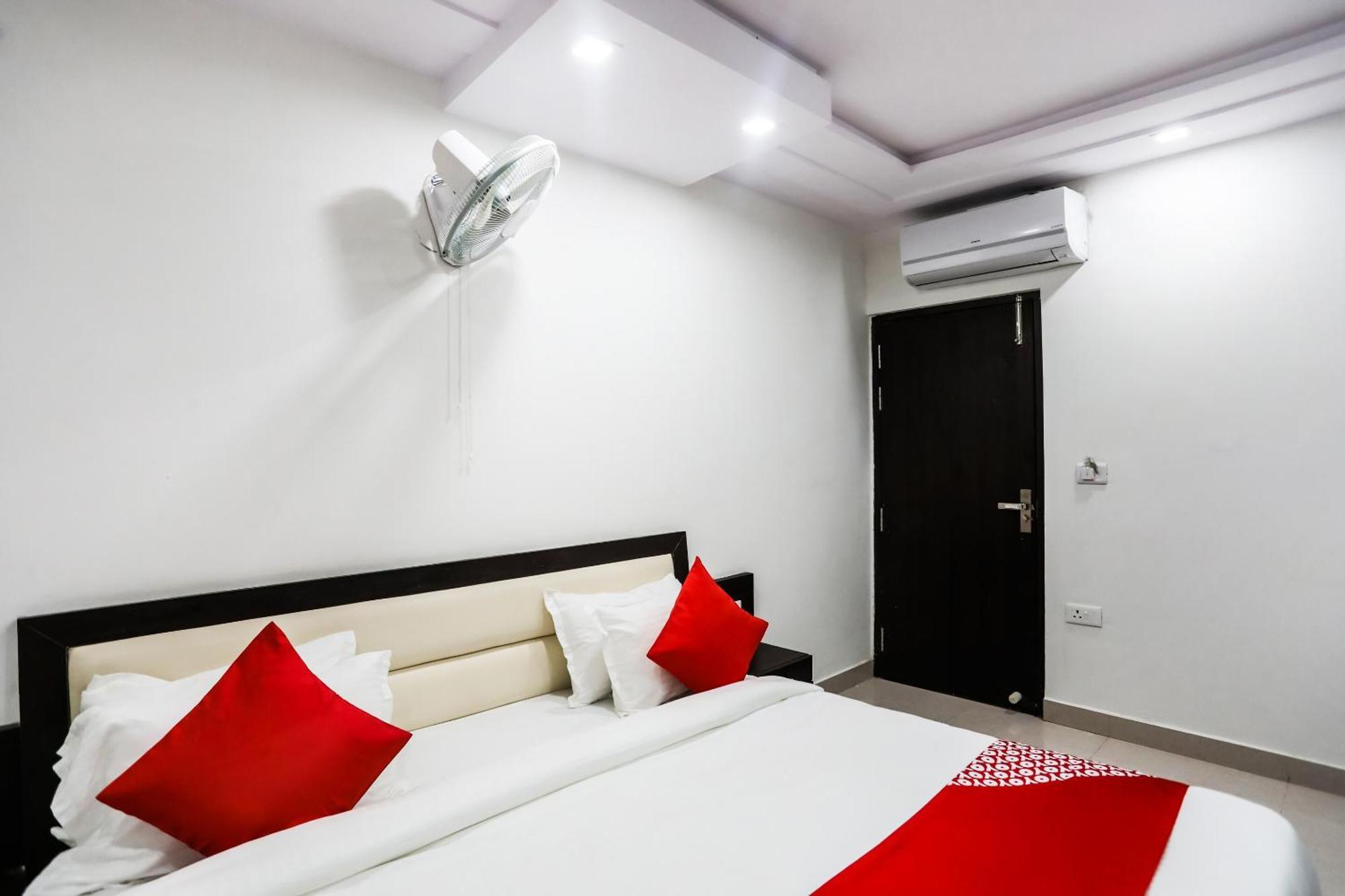 Oyo Hotel New Geetanjali Near Gautam Buddha Park Лакнау Екстериор снимка