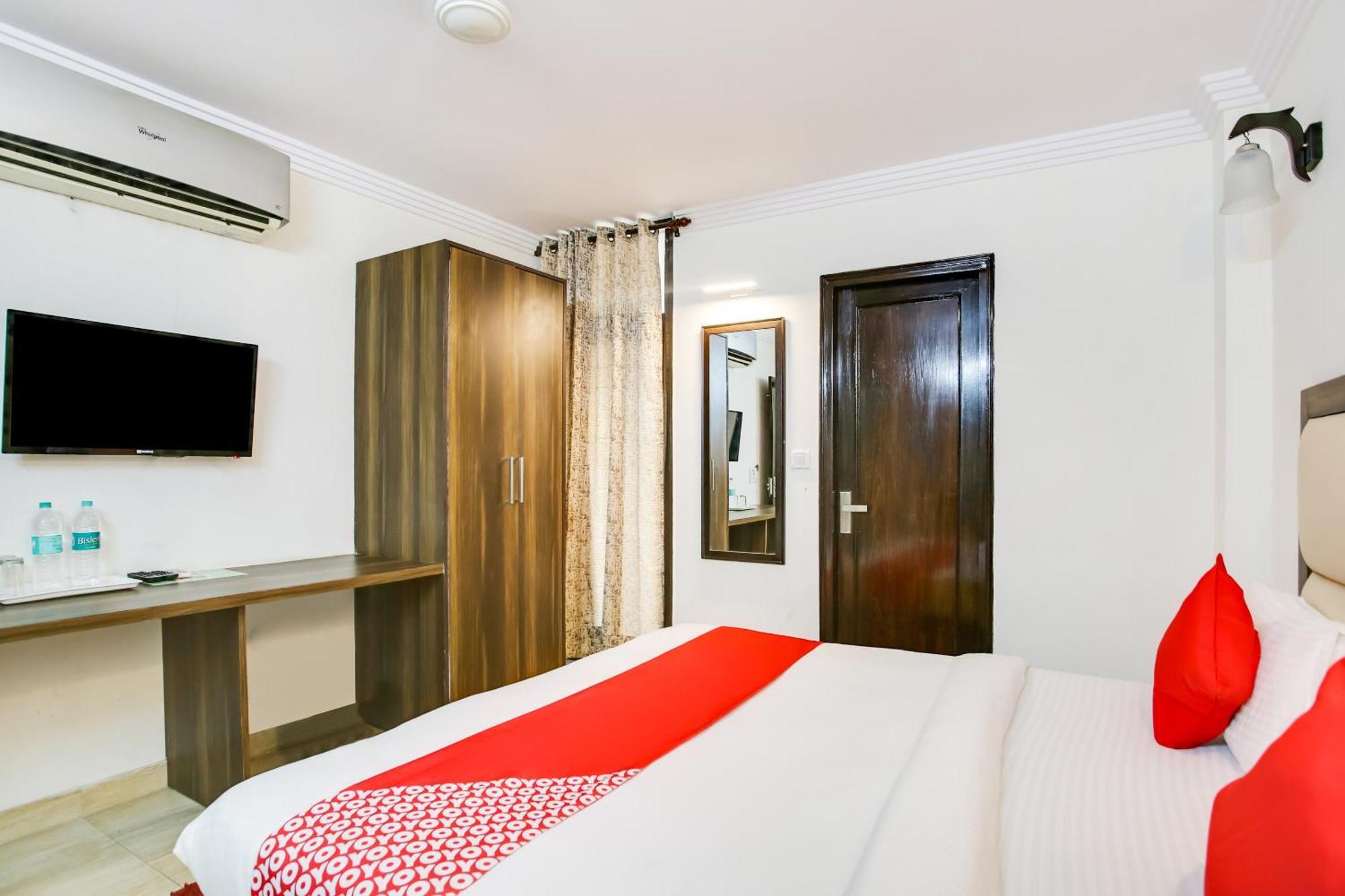 Oyo Hotel New Geetanjali Near Gautam Buddha Park Лакнау Екстериор снимка