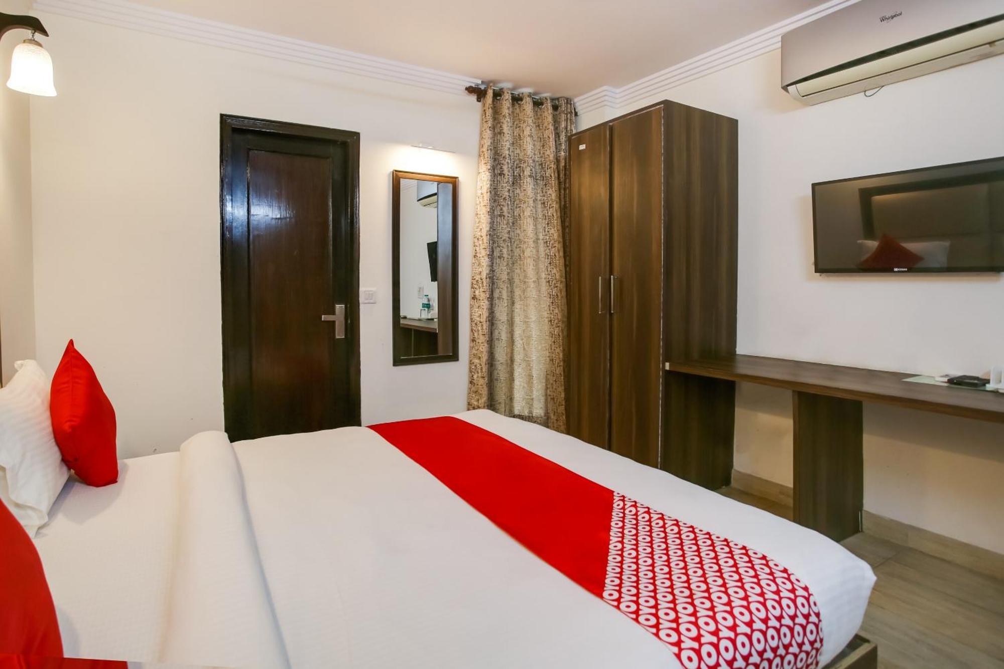 Oyo Hotel New Geetanjali Near Gautam Buddha Park Лакнау Екстериор снимка