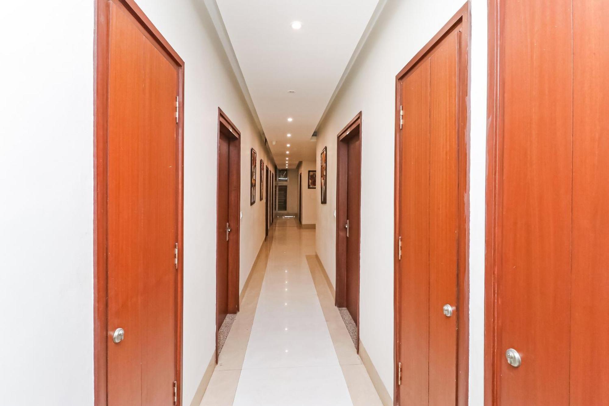 Oyo Hotel New Geetanjali Near Gautam Buddha Park Лакнау Екстериор снимка